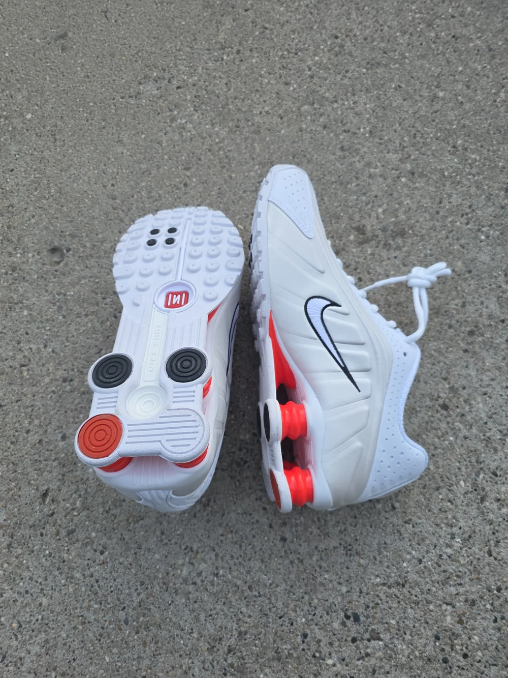 Nike Women's Shox R4 sneakers Women Size 8